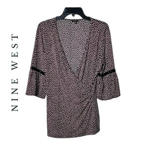 1592. NINE WEST HALF SLEEVE BLOUSE FLOWY BUBBLE‎ SLEEVES SIZE LARGE GEOMETRIC